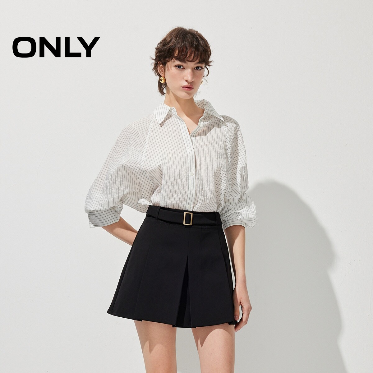 ONLY2026春季新款慵懒风显瘦纵向条纹设计宽松翻领长袖衬衫上