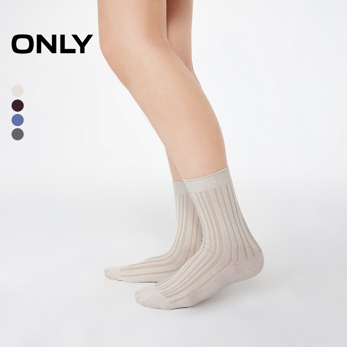 ONLY字母刺绣中筒袜子