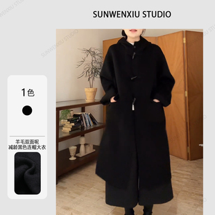 孙文秀studio牛角扣 950克全手工羊毛双面呢减龄黑色连帽大衣女