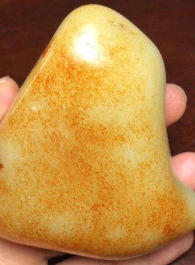 407.1克和田玉籽料原石红皮白色黄沁皮籽玉原石玩料秋梨皮黄皮