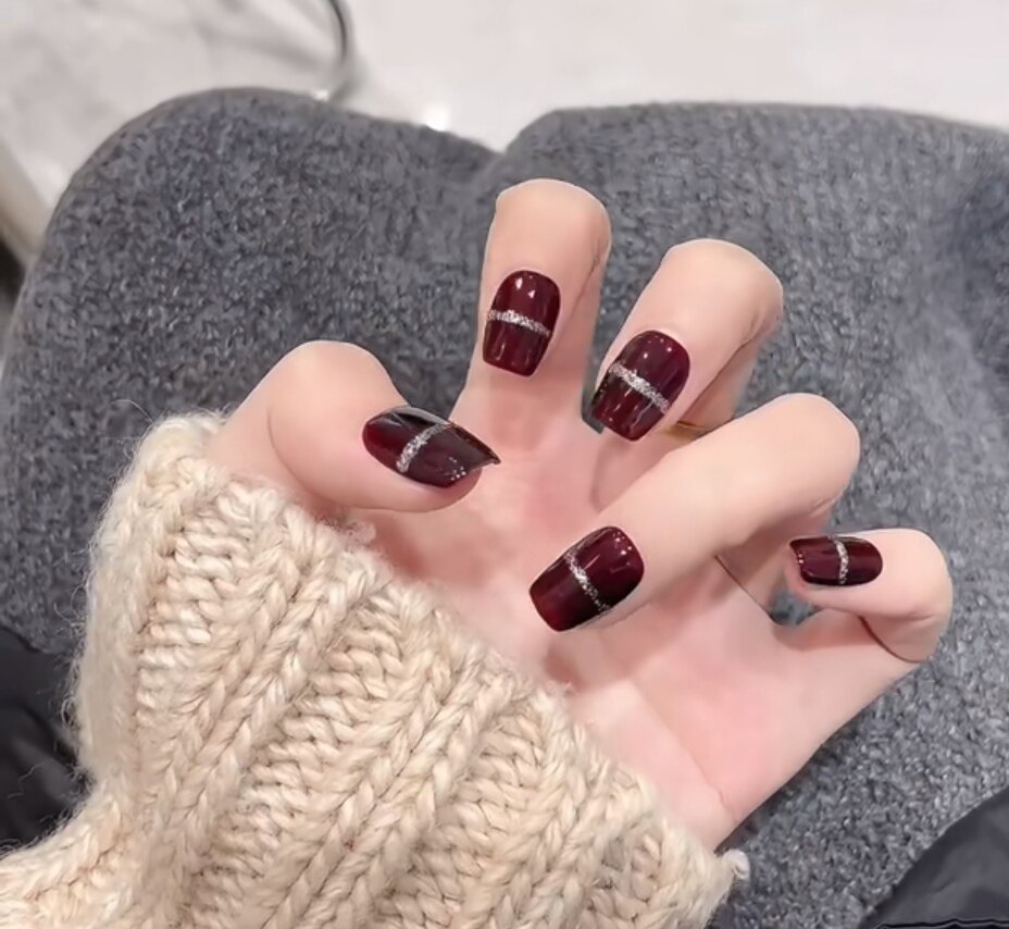 新款纯手工光疗穿戴甲短款秋冬深红色美甲贴片高级感新年款