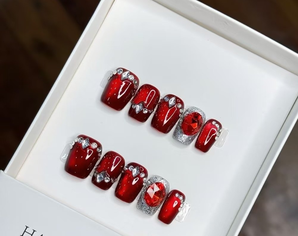 新款纯手工穿戴甲红色猫眼短款秋冬显白美甲贴片新年款美甲