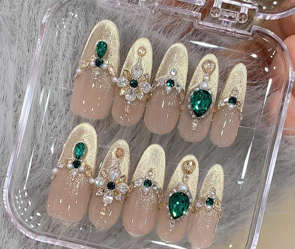 纯手工西域公主高品质穿戴甲新年款长款高级感显白美甲贴片可拆卸