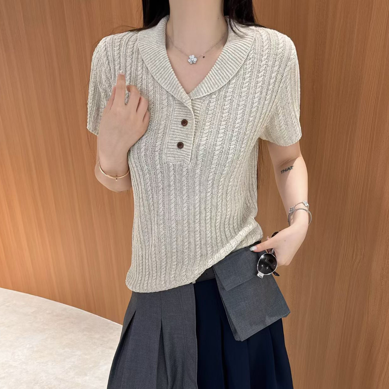 欧洲站2026春季韩版小翻领半开扣套头薄款短袖细麻花针织衫上衣潮