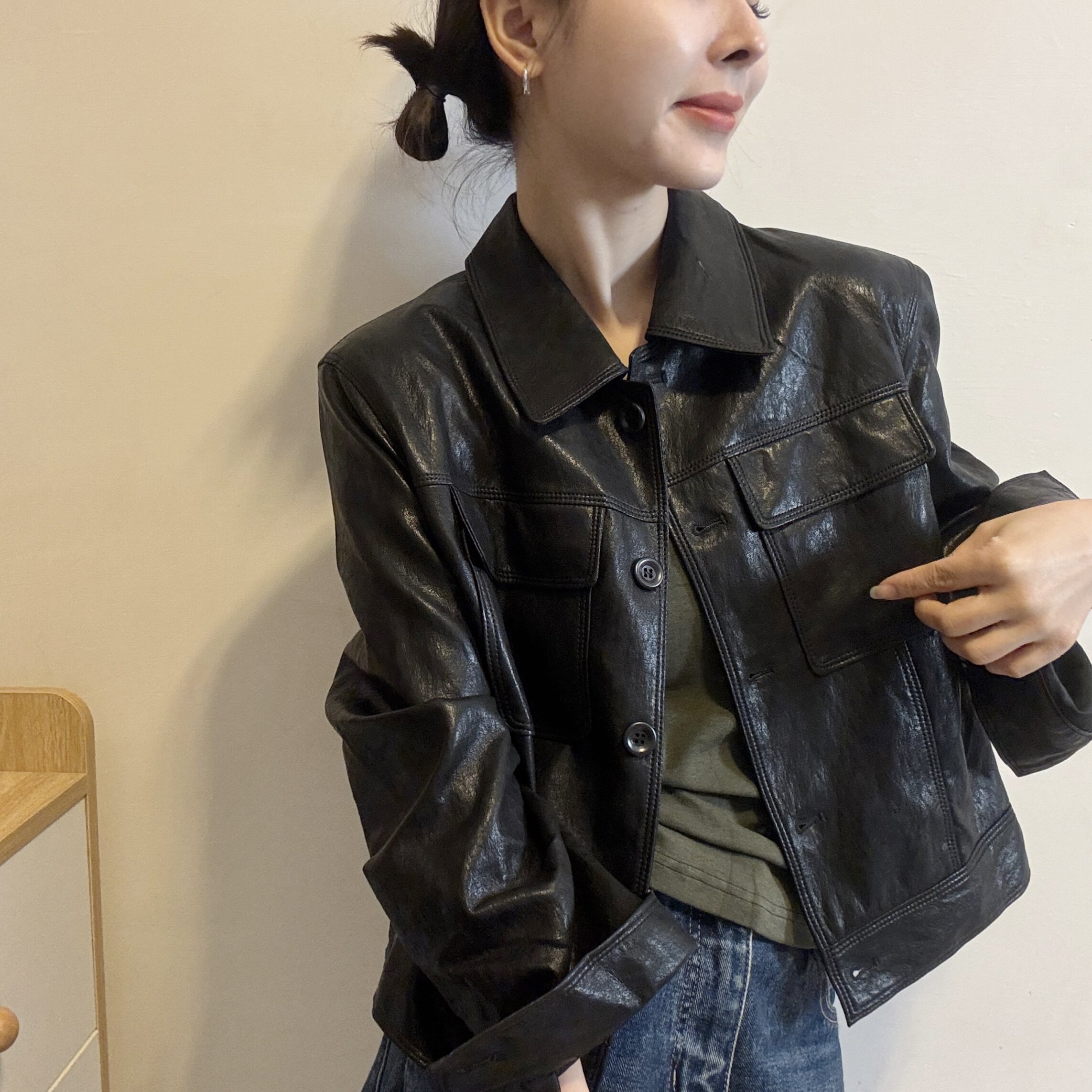 欧洲站2026秋季时尚POLO领排扣短款气质双口袋PU皮皮衣夹克外套女