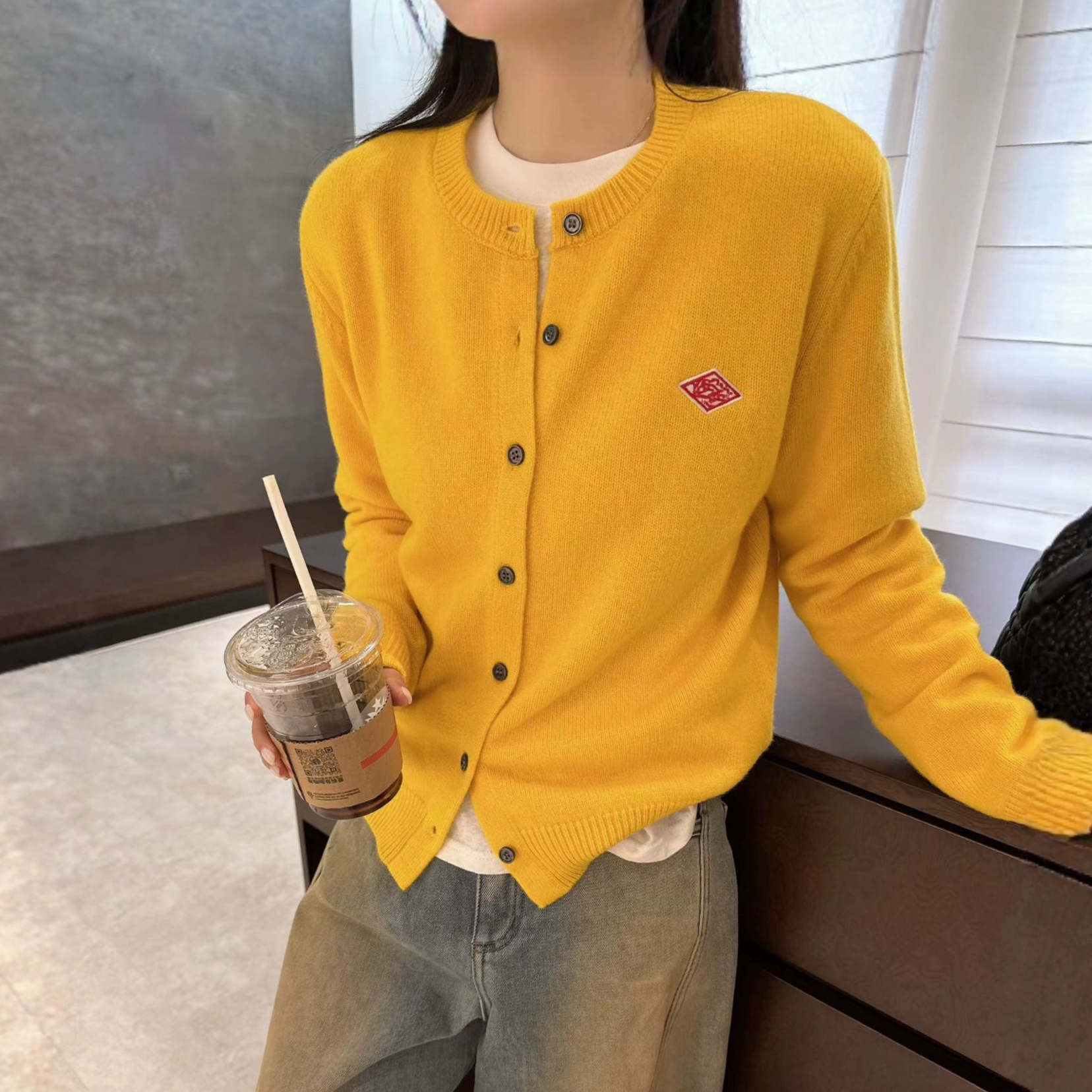 欧洲站2025冬季圆领胸口小标字母刺绣羊毛针织开衫韩系糖果色毛衣