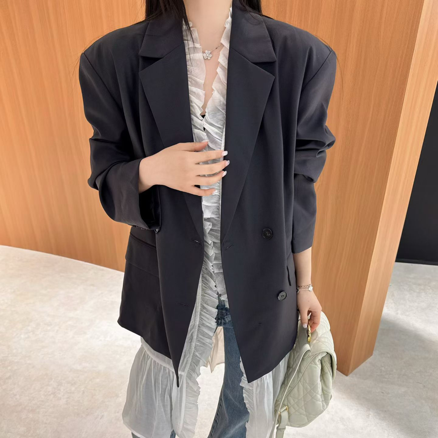 欧洲站2026春季时尚垫肩阔版西服气质通勤高级感灰色西装外套女潮