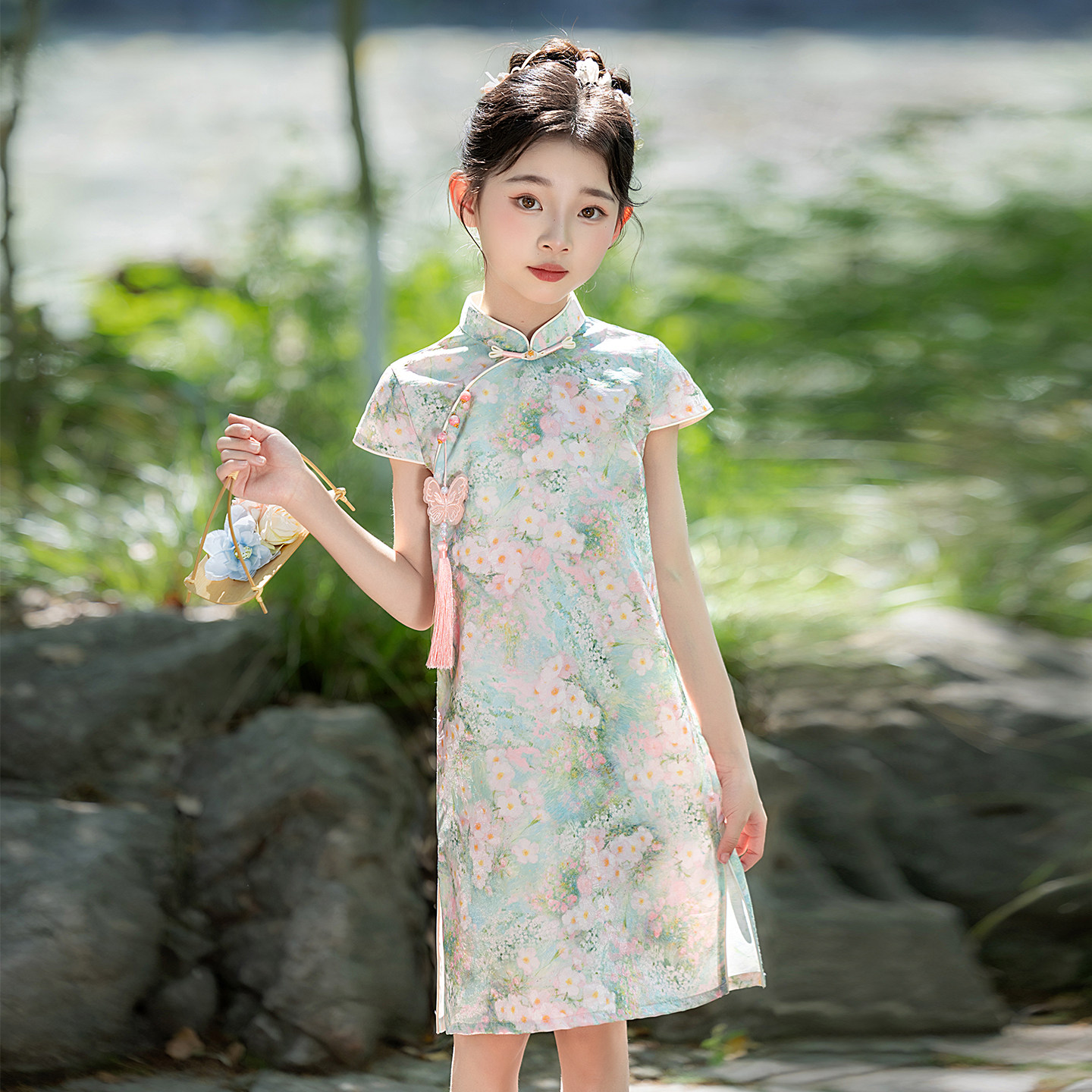 新中式女童旗袍薄款洋气连衣裙2026新款中国风改良儿童演出服高端