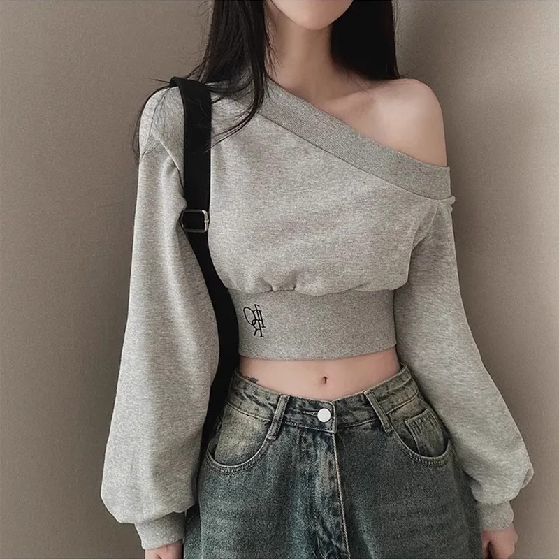 辣妹甜飒风斜领露肩卫衣女秋季