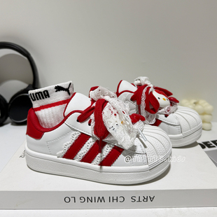 卡通女童鞋子板鞋真皮贝壳头2026春款小白鞋可爱儿童运动鞋软底