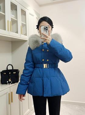 浩可可 蓝色冬连帽可拆卸狐狸毛领短款收腰双排扣羽绒服