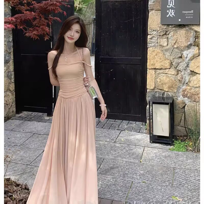 收腰修身显瘦性感辣妹度假挂脖吊带连衣裙女法式高级感气质长裙子