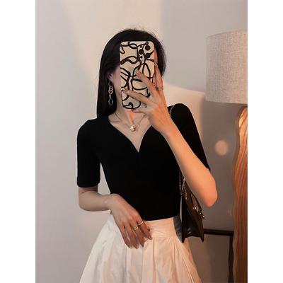 黑色设计感小众锁骨v领短袖t恤女夏季复古修身显瘦高级感法式上衣