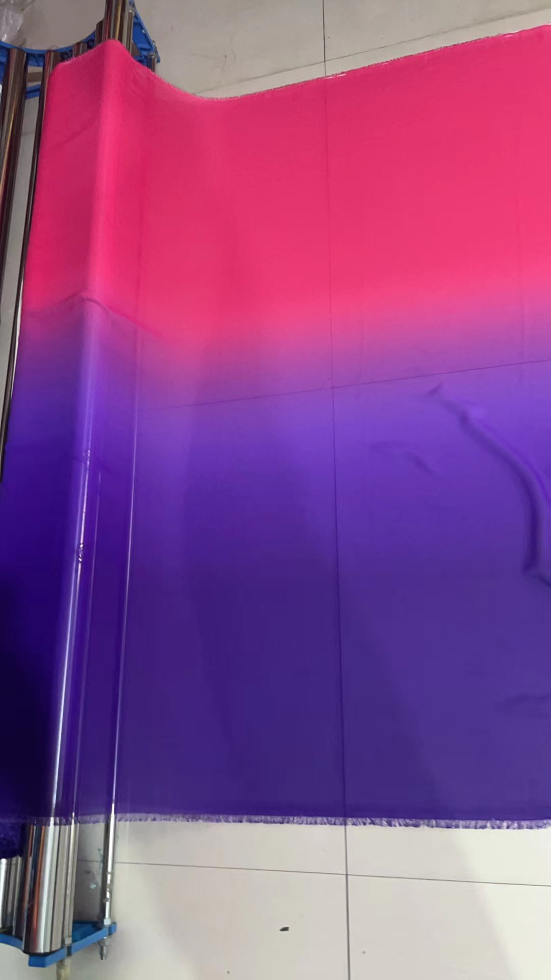 渐变色舞蹈服装布料.紫色渐变玫红30D的天丝雪纺布料.渐变色雪纺