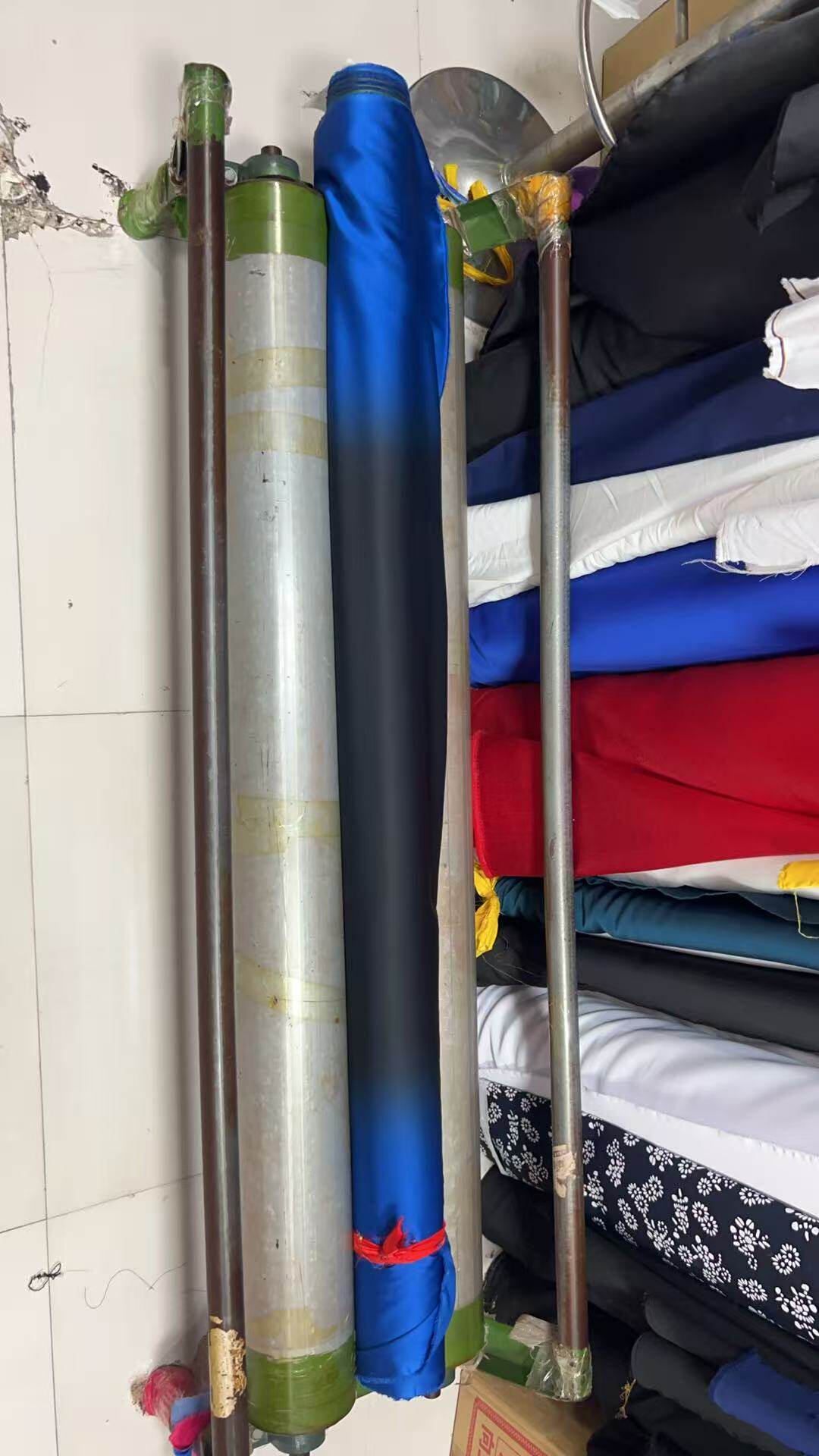 渐变色舞蹈服装布料数码颜色定染、宝蓝黑宝蓝三色渐变弹力缎面