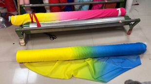 渐变色舞蹈服装布料.玫红渐变黄色100d 雪纺布料.渐变色雪纺定染