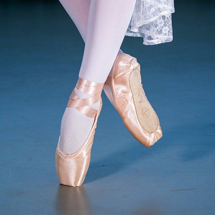 芭蕾舞鞋专业足尖鞋丝带表演舞鞋中芭蕾舞鞋女脚尖鞋复古肉色缎面