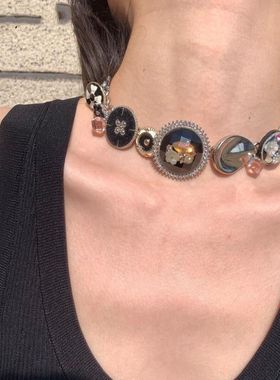 《落日珊瑚》黑色镶嵌花粉水晶项链钛钢链条周边同款可扣