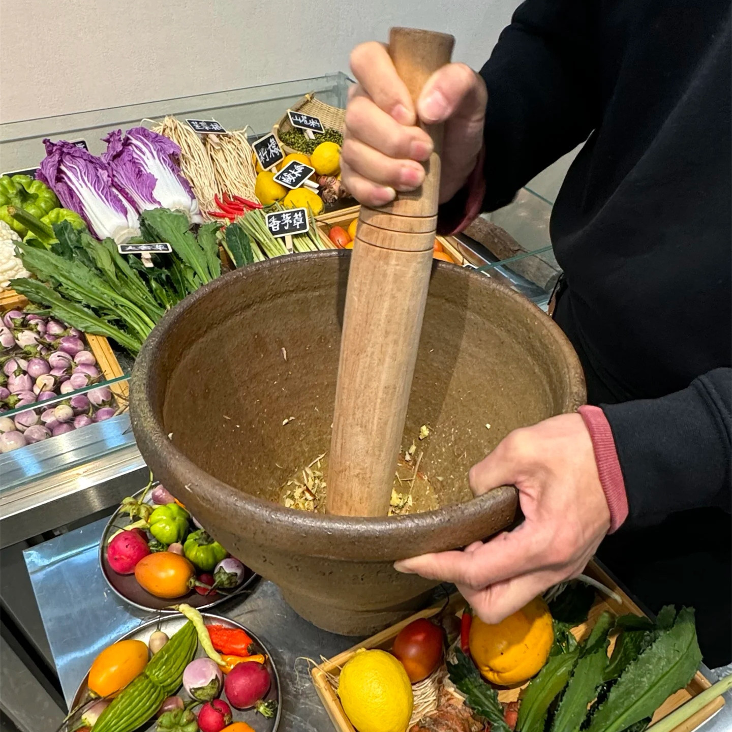 泰国舂鸡脚春臼进口沙子对窝舂木瓜沙拉宋丹舂桶捣蒜器舂凉拌捣罐