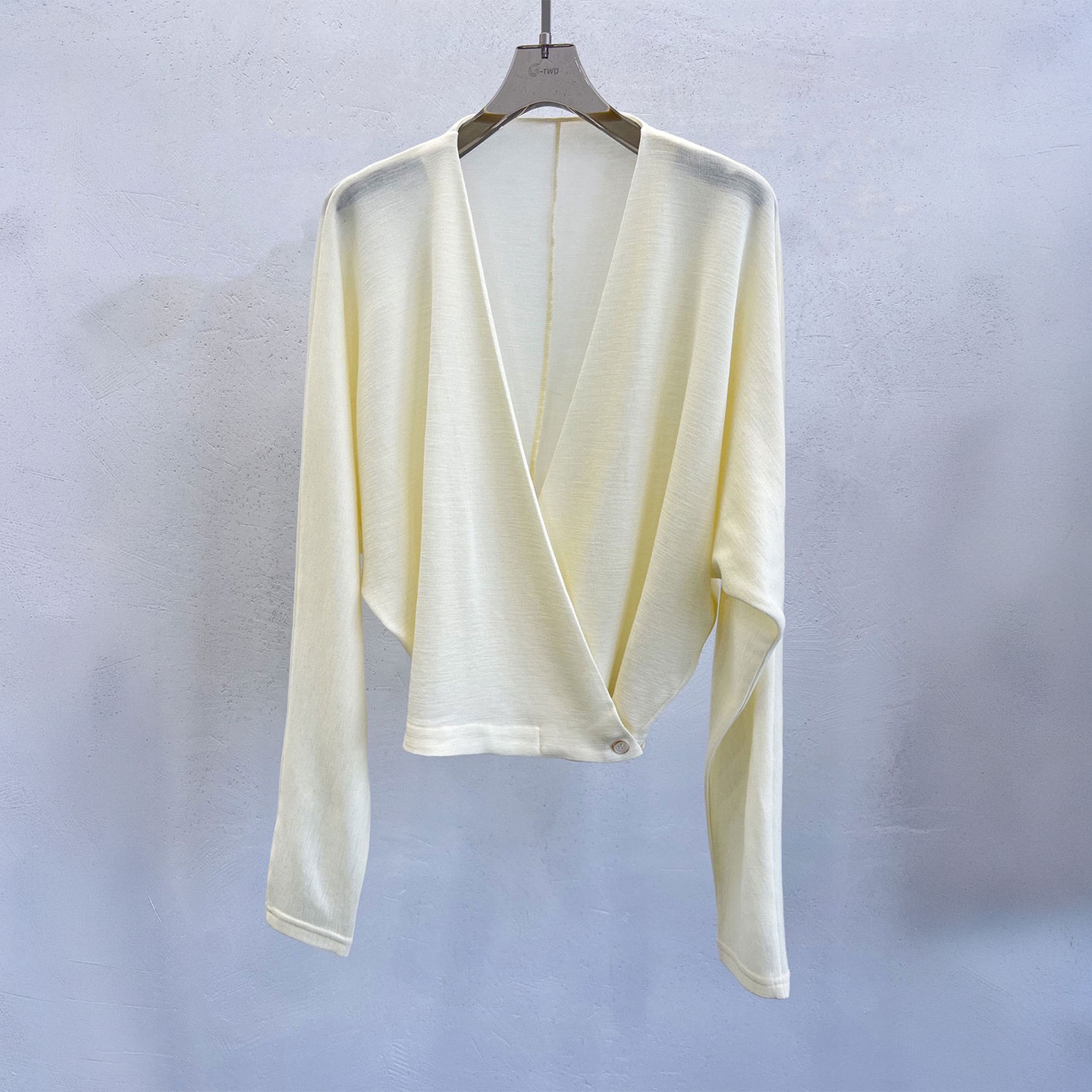 0MB.欧洲站新品南油高端宽松计感一粒扣上衣交叉V领百搭针织开衫