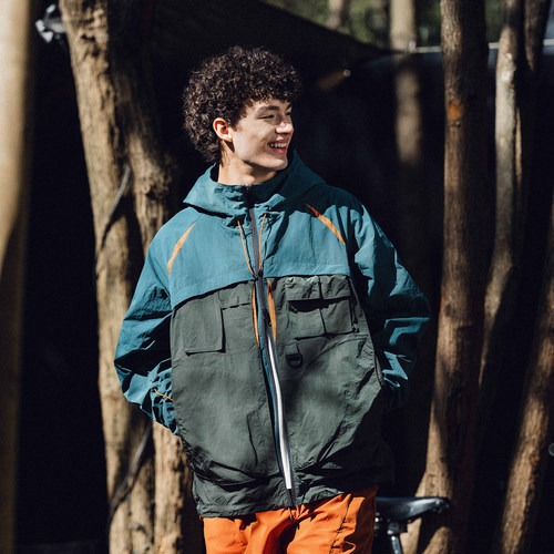 两穿结构耐磨连帽防水外套