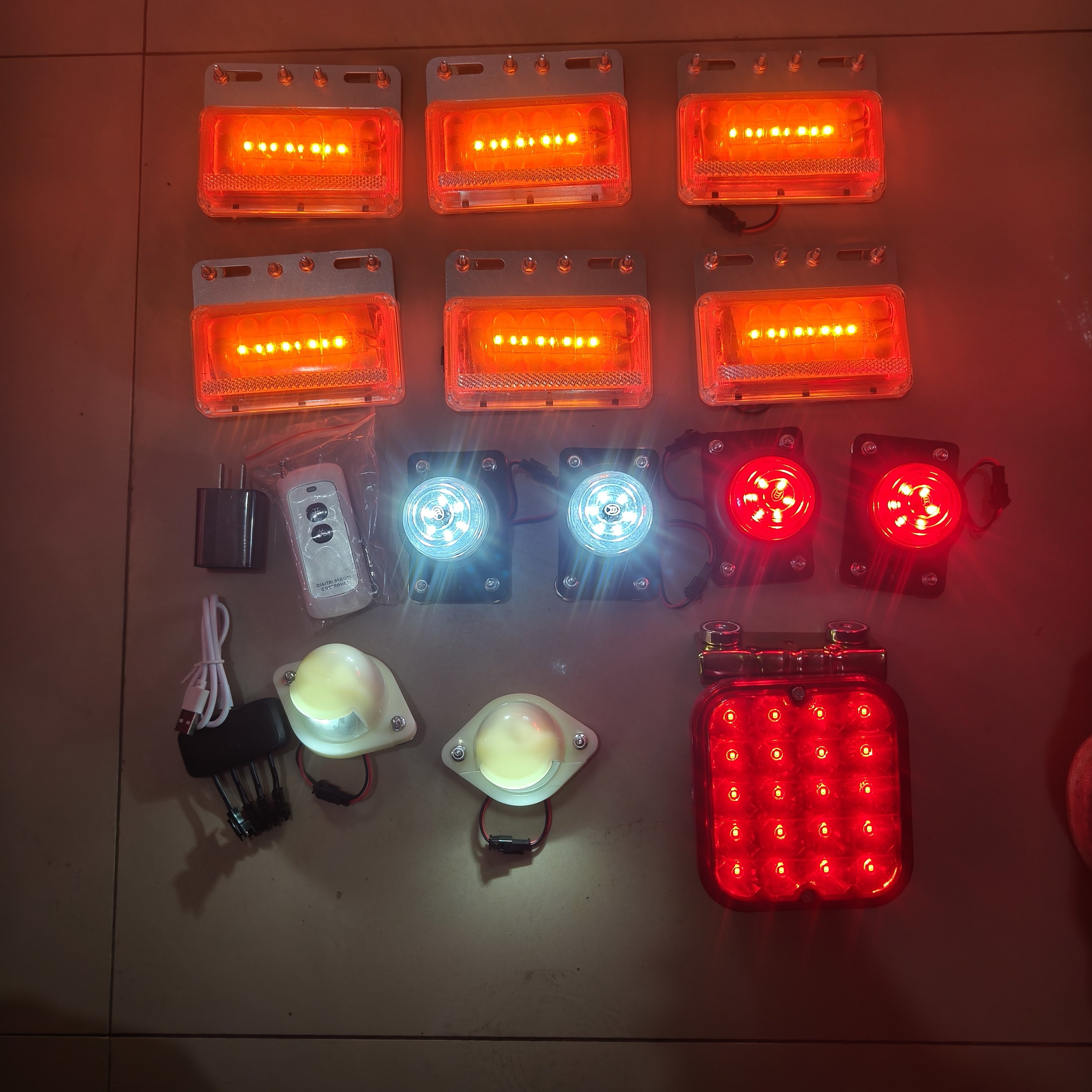 货车方形防雾灯遥控一键开关强磁固定充电循环使用后尾led 顶边灯