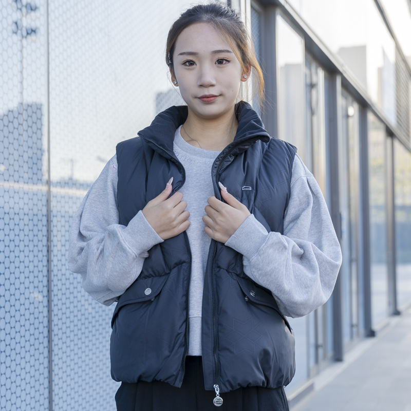 Lining/李宁正品冬季新款女子休闲宽松保暖立领羽绒马甲AMRT018