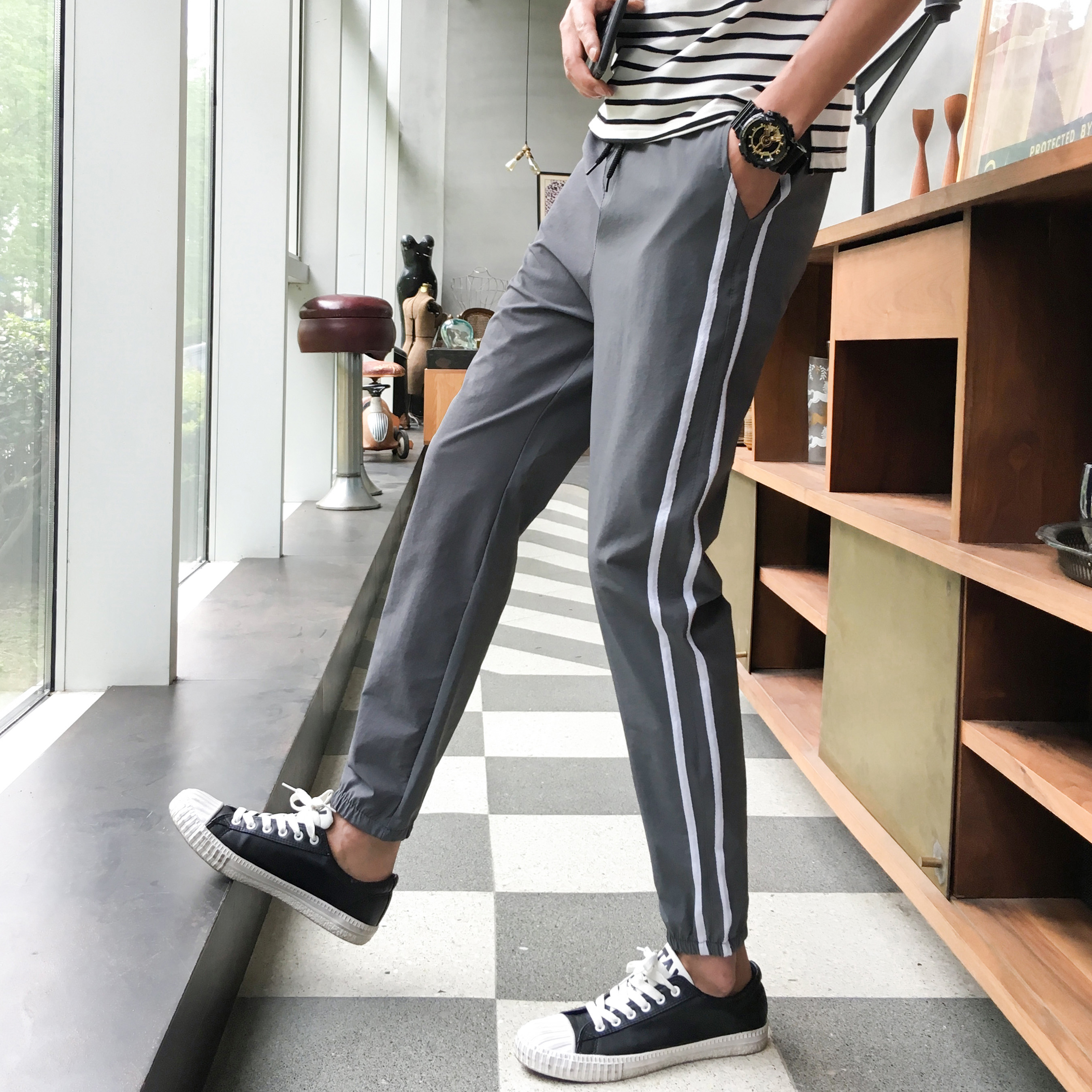 Early autumn of 2019 men's sports trousers, slim feet, nine-minute trousers, striped trousers, trousers for students