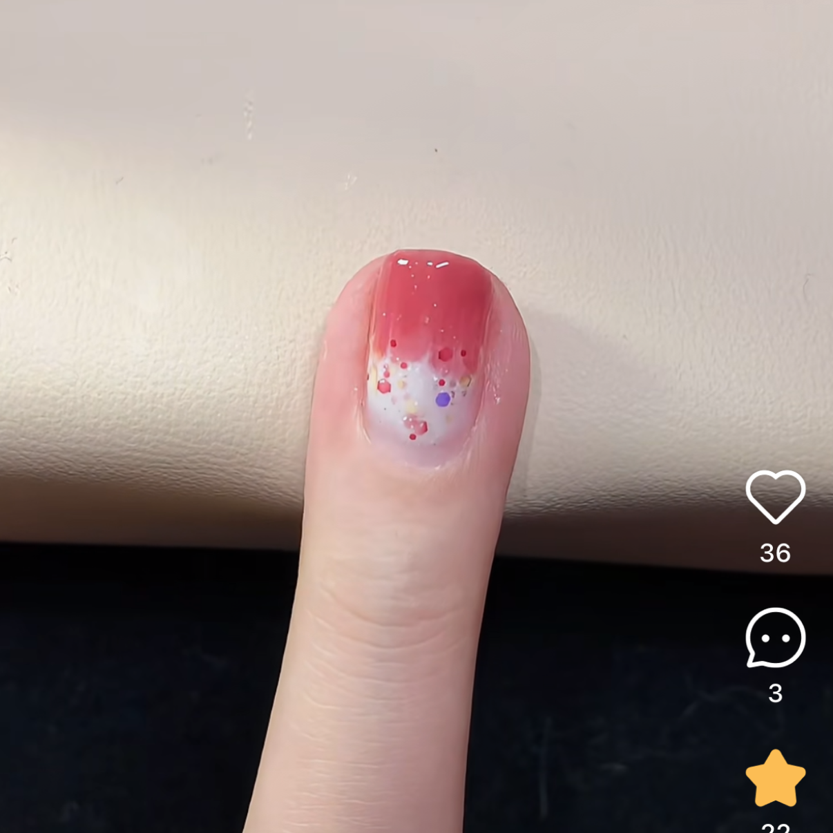 草莓蛋糕双拼色美甲显白