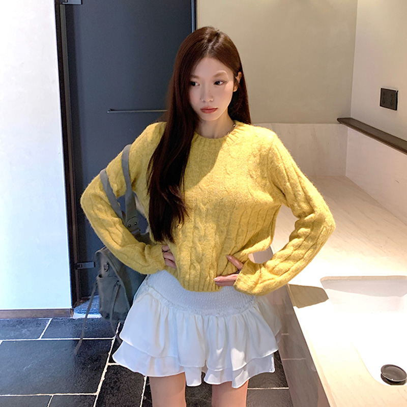 2025冬季姜黄色毛衣女生针织衫套头高级感显白短款正肩上衣小个子
