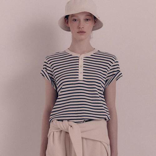 搭休闲简约条纹短袖T女