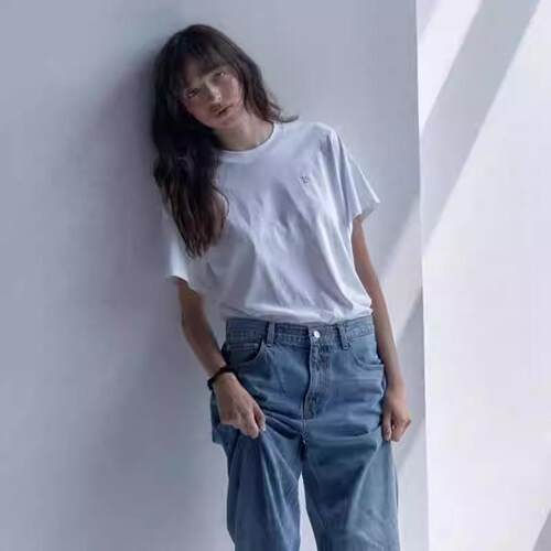 纯棉刺绣logo短袖小众女