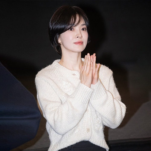 针织衫女宽松立体花朵保暖毛衣