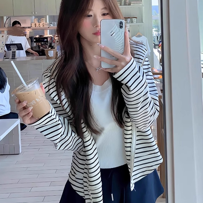 早秋薄款条纹连帽卫衣外套女小个子穿搭宽松时尚百搭休闲开衫上衣