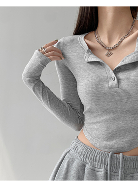 美式灰色修身套指长袖打底衫女v领排扣设计感T恤显瘦露脐短款上衣