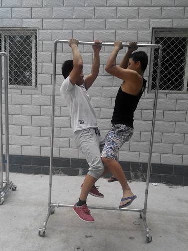 夜市地摊带轮水管钢管落地展示架