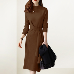 咖色针织连衣裙女2025年秋冬新款高级感配大衣长裙别致法式毛衣裙