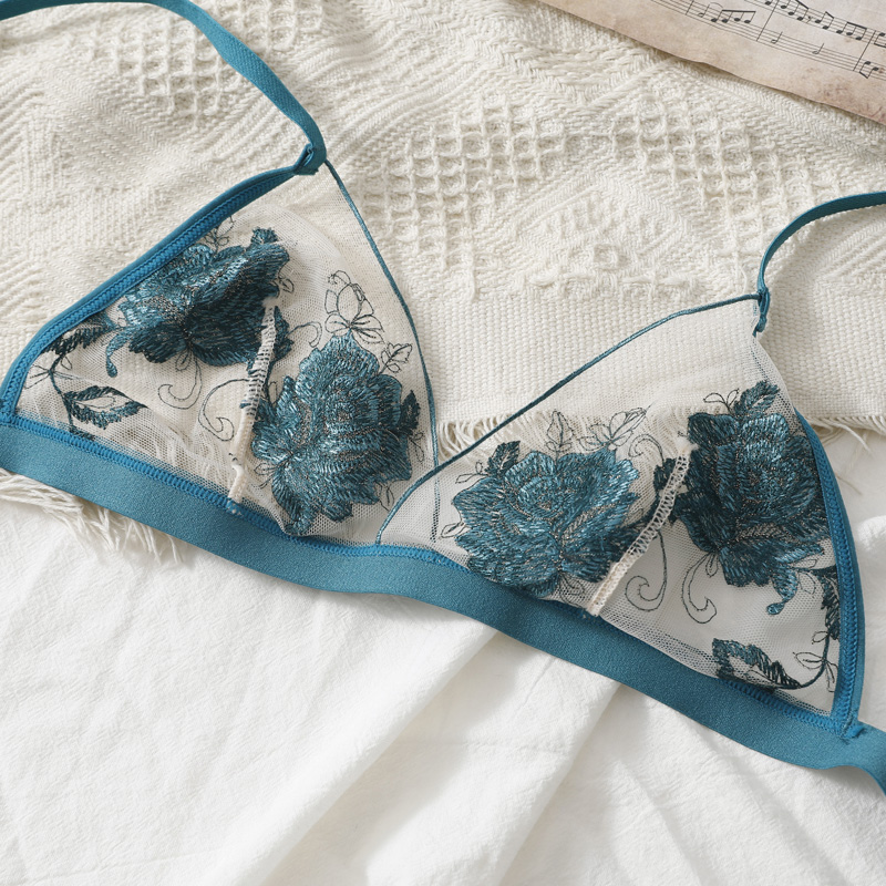 文胸薄款大胸显小内衣套装女无钢圈聚拢收副乳防下垂法式蕾丝胸罩