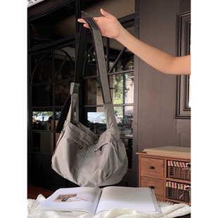 氧气种子品牌女包2025新款 ins日韩小众百搭女包city风斜挎运动包