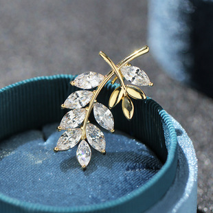 太阳云 夏季镶钻双叶树枝小别针镀金镶石简约防走光胸针女款配饰