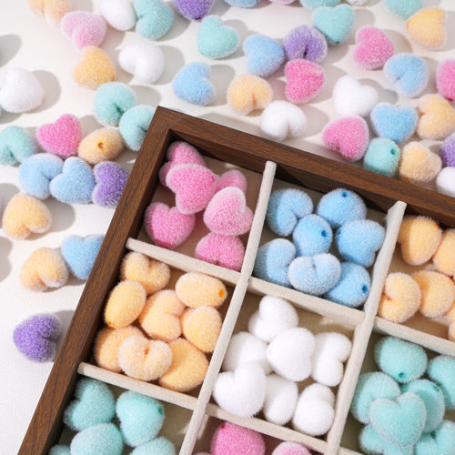 亚克力直孔长毛植绒爱心串珠DIY