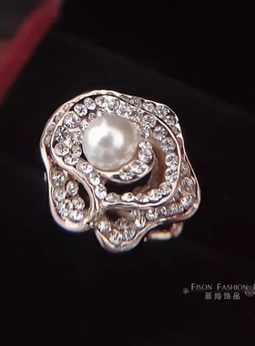 欧美夸张花朵珍珠戒指女设计感轻奢复古立体山茶花指环新年手饰品