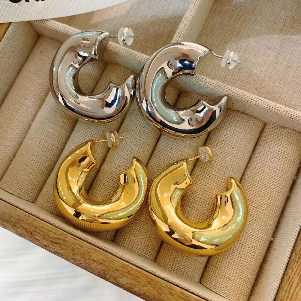 时尚气质圈圈耳钉简约亚克力耳环适合日常佩戴耳饰女