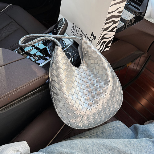 高颜值银色编织托特包