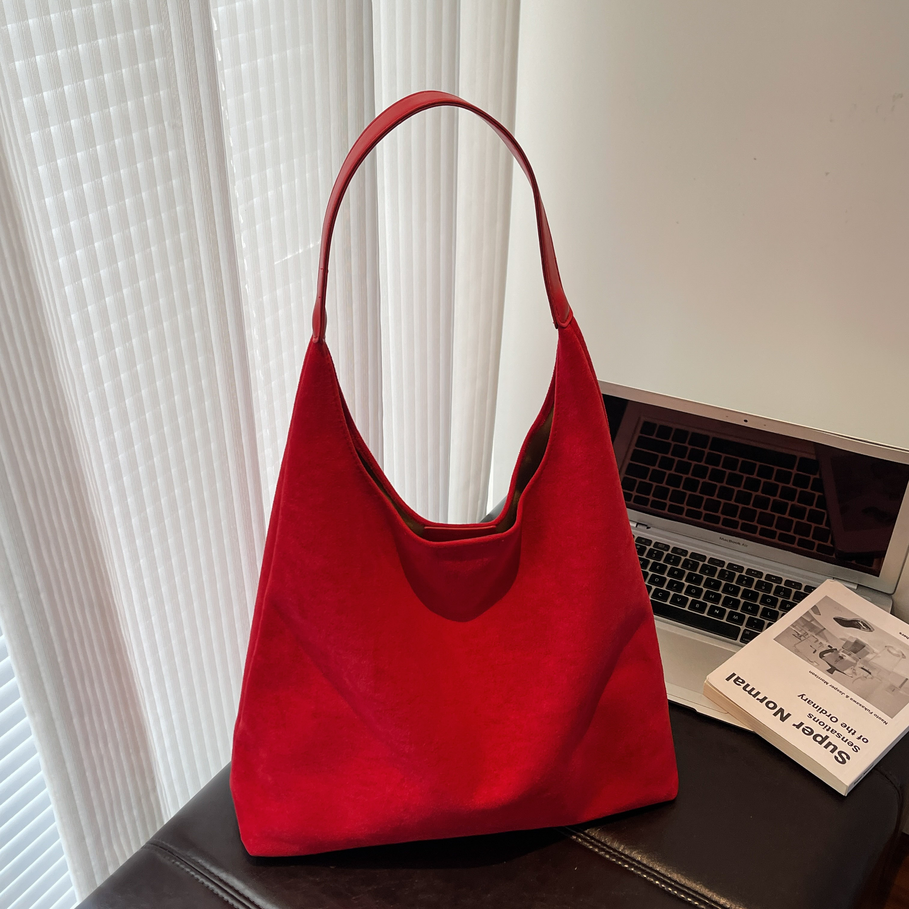 时髦摩登红托特包大容量通勤包