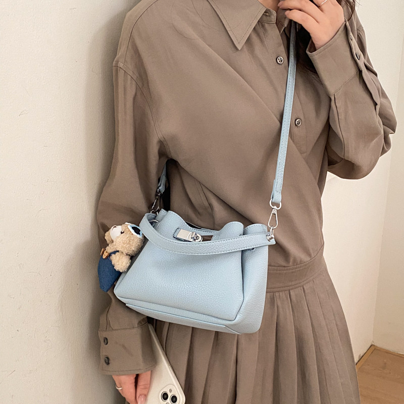 轻奢风高级感水桶包女2025新款百搭单肩斜挎包休闲简约通勤小拎包,箱包皮具/热销女包/男包,水桶包,淘宝优惠券,粉丝福利购,淘宝优惠卷