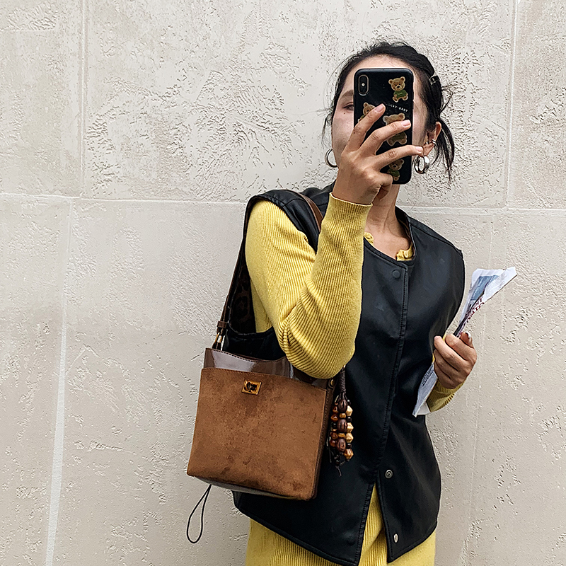 韩国高颜值包包女2025秋冬新款磨砂复古水桶包女单肩斜挎包通勤包