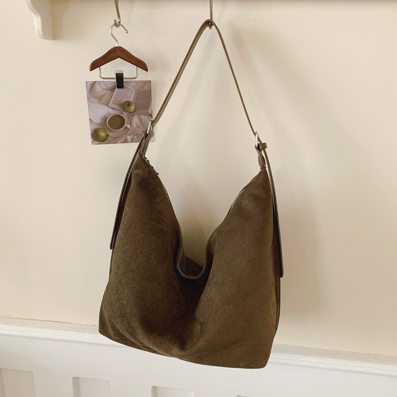 简约复古磨砂单肩水桶包包女大容量麂皮绒通勤托特包慵懒风斜挎包,箱包皮具/热销女包/男包,托特包,淘宝优惠券,粉丝福利购,淘宝优惠卷