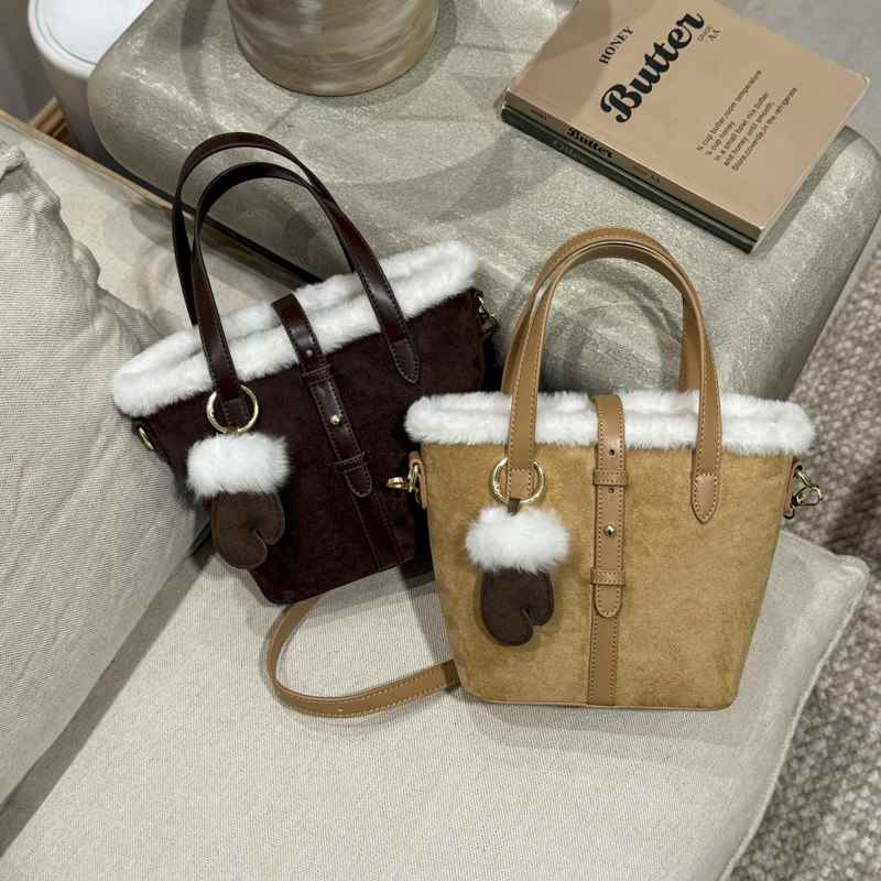 巨好看包包毛绒磨砂手提小包包女式2025新款高级感小众百搭水桶包,箱包皮具/热销女包/男包,水桶包,淘宝优惠券,粉丝福利购,淘宝优惠卷