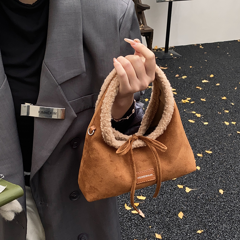 毛茸茸拼接小众磨砂绒水桶包